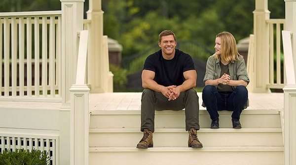Alan Ritchson como Jack Reacher en una escena de la serie Reacher