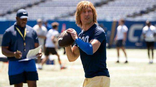 glen powell en la serie chad powers