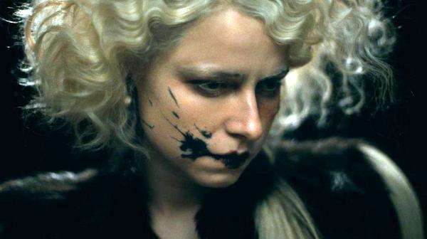 maggie gyllenhall en the bride