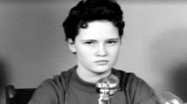 Retrato en primer plano de Caril Ann Figat, la joven involcuradaen los de crímenes de Nebraska junto a Cahrles Starweather en 1958