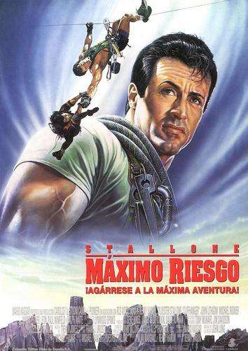 Póster de Riesgo Total (1993) ilustrado por Renato Casaro, con Sylvester Stallone escalando una montaña nevada mientras cuelga de una cuerda sobre un abismo.