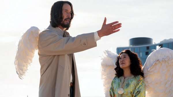 Escenade Cuando el cielo se equivocó que muestra a Keanu Reeves y Sandra Oh en una de las escenas clave del film, donde el ángel torpe convive con el empresario caído en desgracia.