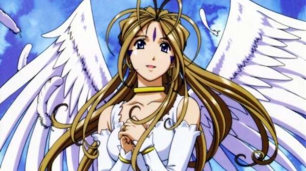 Retrato de Belldandy con sus alas brillantes y expresión serena, rodeada de un aura celestial.