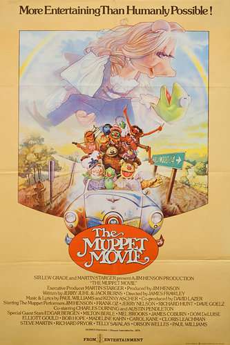 poster de The Muppets movies con los protagonistas en situaciones cómicas, evocando diverisón y música