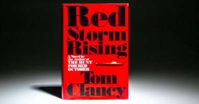 Portada original en inglés de la novela Red Storm Rising de Tom Clancy”