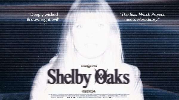 Póster oficial de Shelby Oaks, película de terror dirigida por Chris Stuckmann