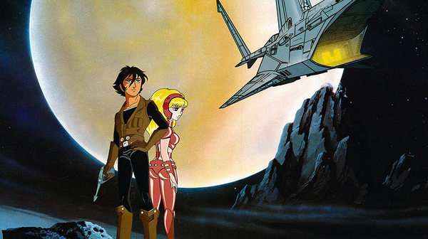 Los protagonistas de Phoenix 2772 observan un planeta iluminado por una luna gigante, símbolo del ciclo eterno de la vida.