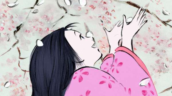 La princesa Kaguya levanta los brazos hacia el cielo en el póster ilustrado del film, rodeada por un fondo blanco de estilo acuarela que simboliza la pureza y la melancolía de su destino.