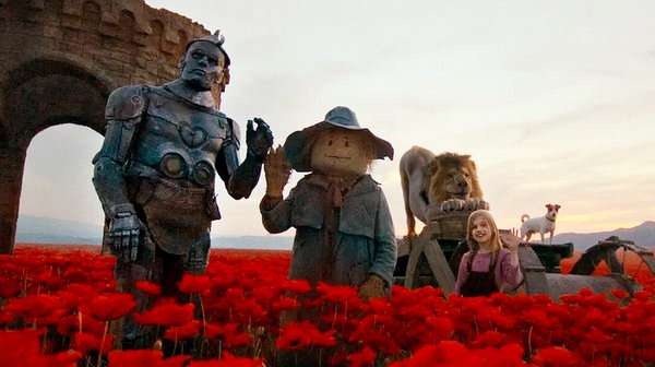 Ellie y sus compañeros recorriendo el mundo de O en Wizard of the Emerald City.