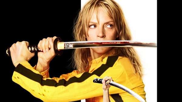 Uma Thurman como La Novia en una escena icónica de Kill Bill.