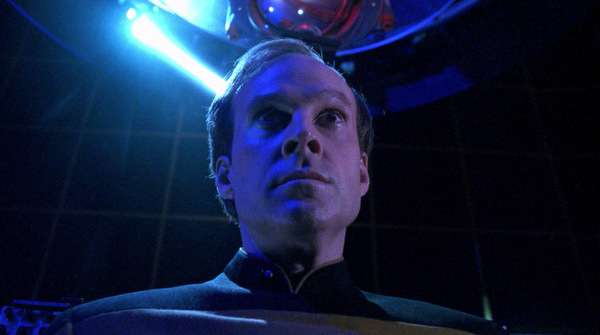 Reginald Barclay muestra una inteligencia superior tras su transformación en el episodio The Nth Degree de Star Trek The Next Generation.