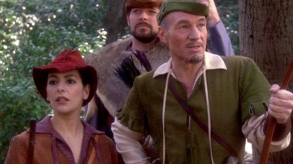 Jean-Luc Picard caracterizado como Robin Hood en el episodio Qpid de Star Trek The Next Generation.