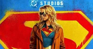 Poster oficial de Supergirl, la nueva película de DC, mostrando a la heroína en primer plano con estética oscura y épica.