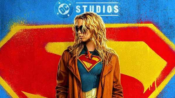 Poster oficial de Supergirl, la nueva película de DC, mostrando a la heroína en primer plano con estética oscura y épica.