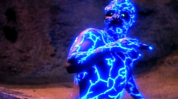 Geordi La Forge transformado por una infección alienígena en el episodio Identity Crisis de Star Trek The Next Generation.