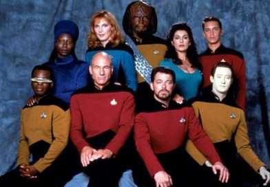 El elenco principal de Star Trek The Next Generation en la cuarta temporada, con Jean-Luc Picard al frente de la tripulación de la Enterprise.