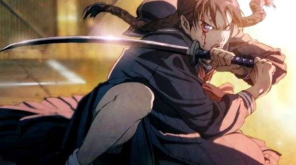 Escena de Blood: The Last Vampire con Saya sosteniendo una espada en posición de combate.