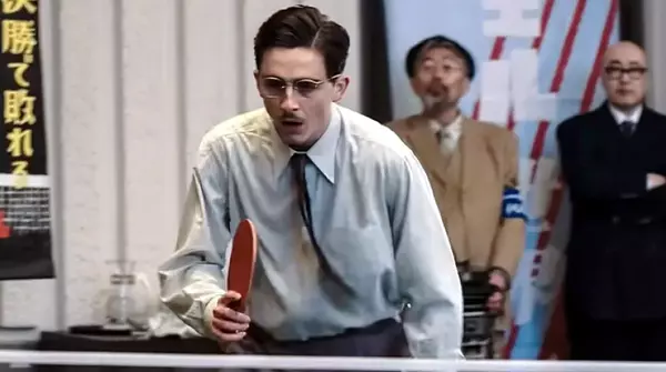 escena de marty supreme con el protagonista Timothée  Chalamet