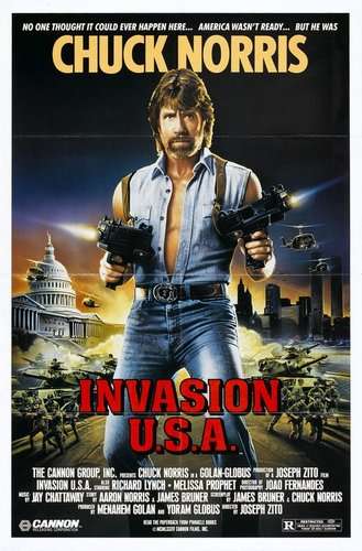 Póster de Invasión USA con Chuck Norris armado en una ilustración clásica del cine de acción ochentero