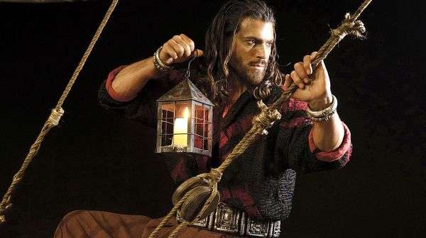 Can Yaman como Sandokán en una escena de la serie 2026.