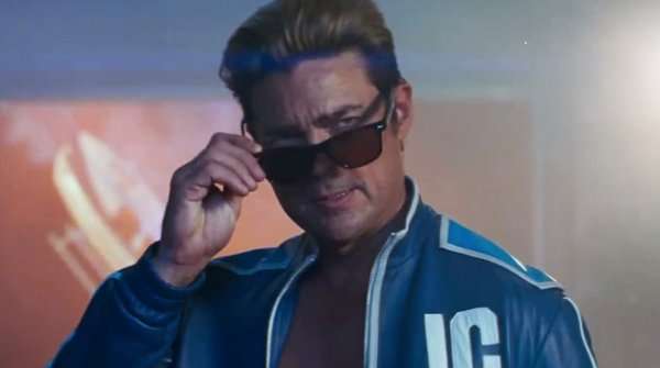 Karl Urban como Johnny Cage en una escena de acción de Mortal Kombat 2