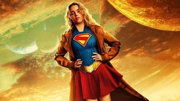 Milly Alcock caracterizada como Supergirl en una imagen promocional oficial de la película de 2026.