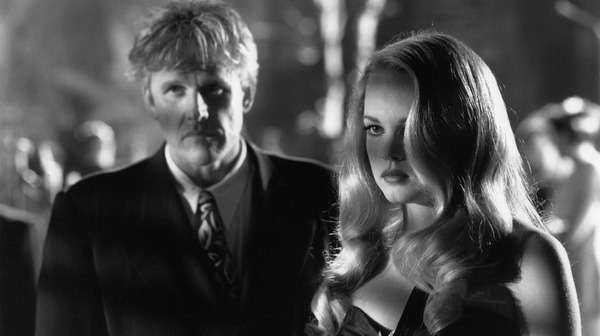 Gary Busey interpreta al policía corrupto Buzz Meeks en un episodio de Fallen Angels inspirado en una obra de James Ellroy.