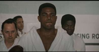 Jaalen Best interpreta a Muhammad Ali en una escena promocional de la serie The Greatest.