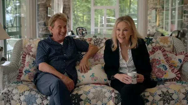 Martin Short y Catherine O'Hara durante una entrevista incluida en el documental Marty: Life Is Short.