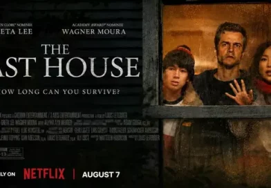 Póster oficial de The Last House con la familia protagonista atrapada ante una amenaza misteriosa
