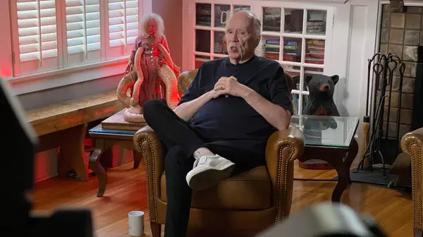 John Carpenter durante una entrevista para el documental The Thing Expanded