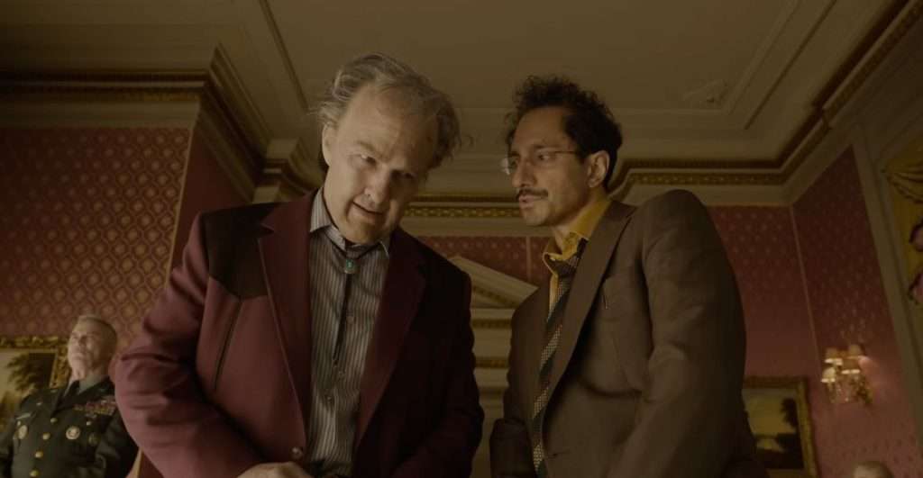 Tom Cruise y Riz Ahmed en una escena de Digger